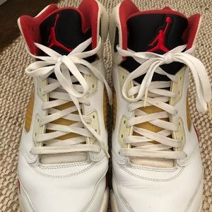 Air Jordan Retro V in Fire Red